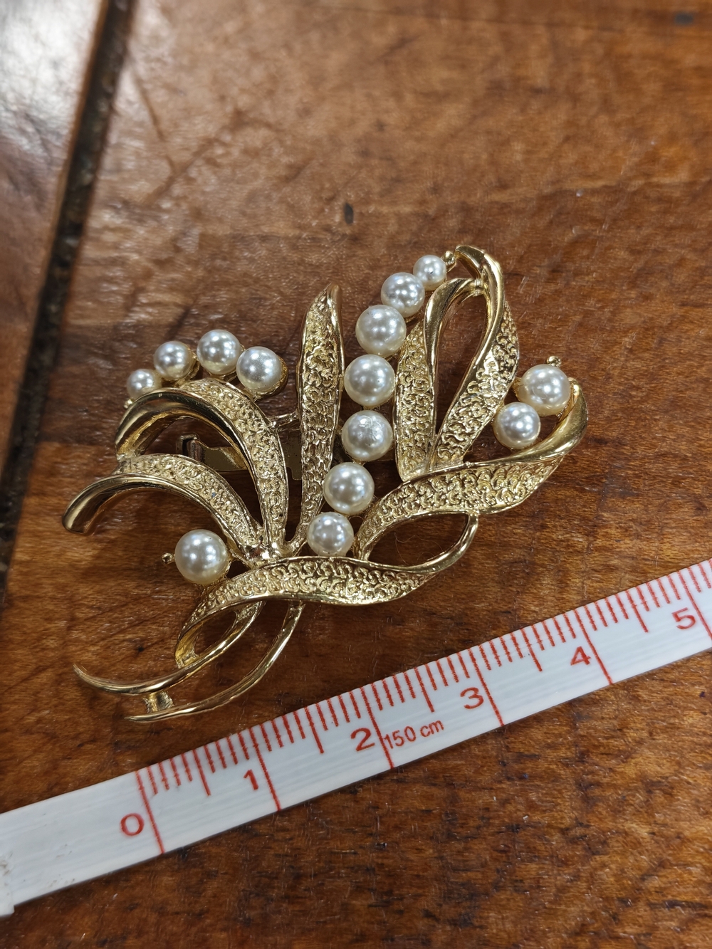 VINTAGE Gold Pearl Floral Leaf Brooch - Women Jewelry